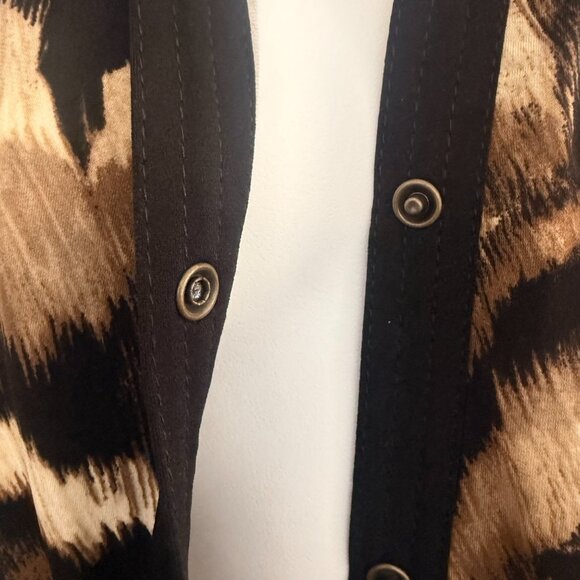 JM Collection Animal Print Snap-Front Blouse | Brown & Black | Size M - Picture 6 of 8